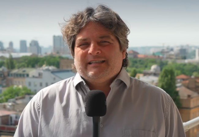 dara hassanzadeh eltern